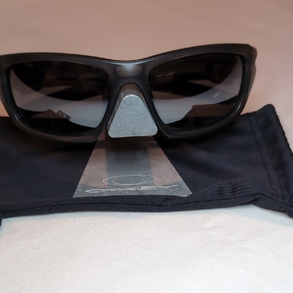 Oakley Polorized Valve Sunglasses - Picture 1 of 10